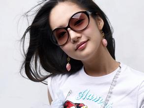 皇冠电子 彼らは皆、していたことを止めて、一緒にそれを見ました。